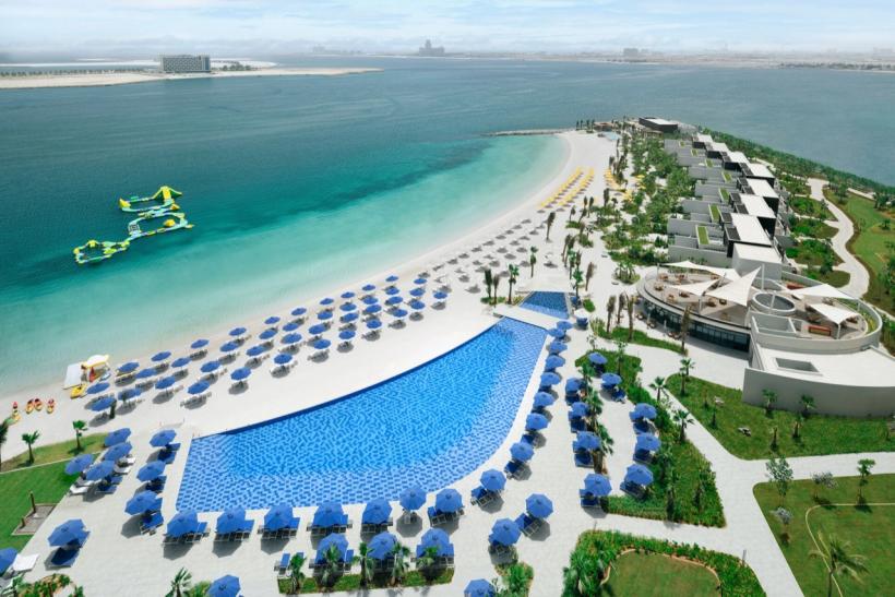 Areál hotela Mövenpick Resort al Marjan Island