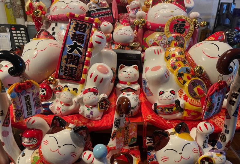 Maneki neko - roztomilé mačky v Japonsku.