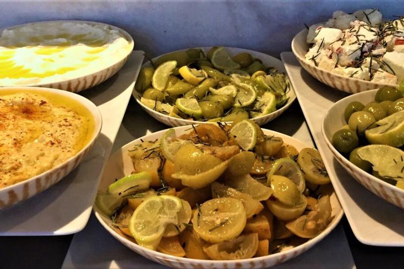 Grécke meze - zelenina, syry, pasty.