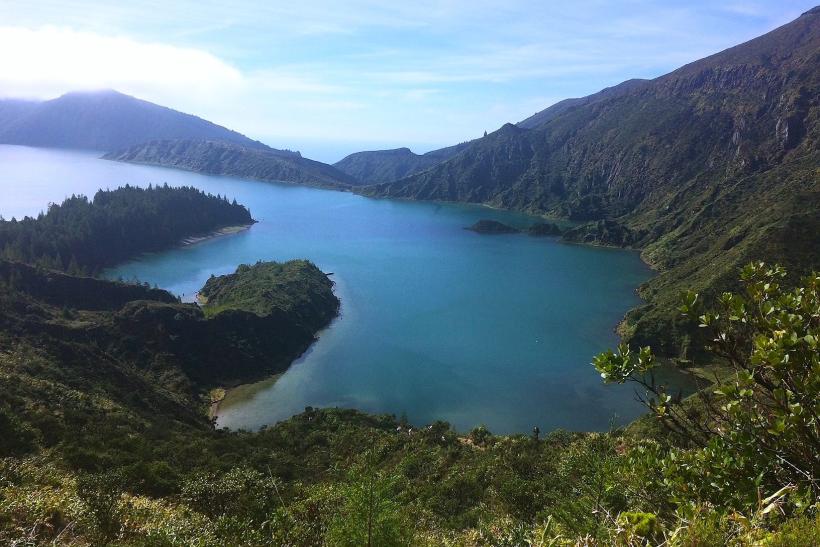 Jazero Lagoa do Fogo a oceán.