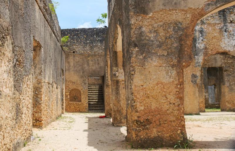 Kamenné ruiny paláca. Zanzibar.