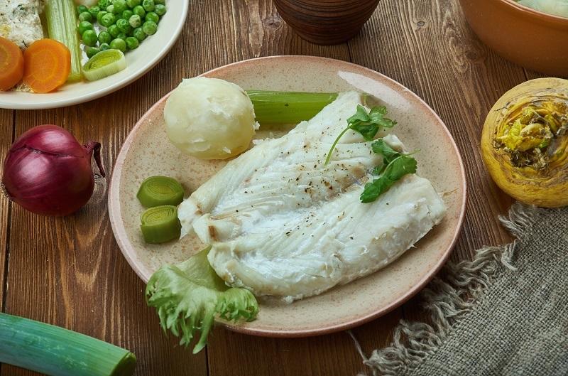 Jedno z tradičných sviatočných jedál v Nórsku je aj Lutefisk, špeciálne upravená treska. FOTO: depositphotos.com