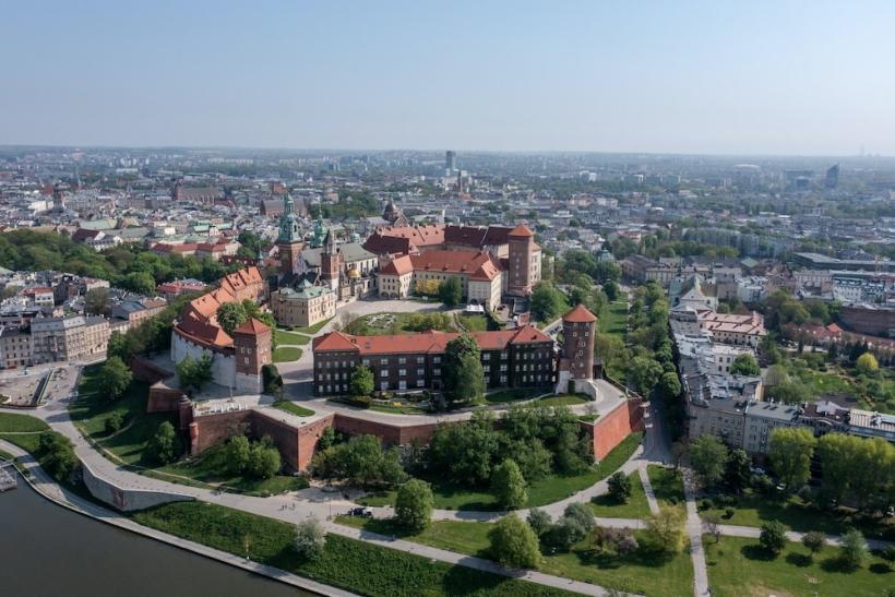 Pohľad na hrad Wawel a Krakov z výšky