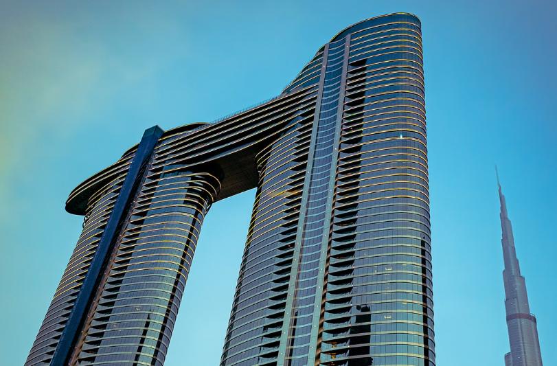 Pohľad na budovu Sky View Dubai a Burj Khalifu. SAE