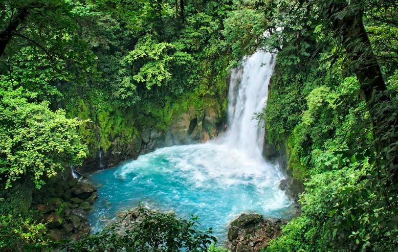 Vodopád Rio Celeste. Sopka Tenorio.