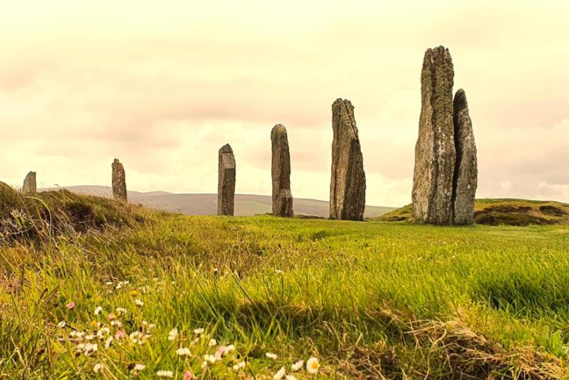 Kamenné mohyly na škótskych ostrovoch.