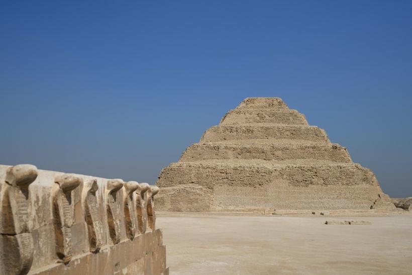 Stupňovitá mastaba, Sakkara. Egypt