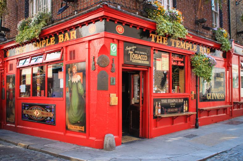 Červený Bar The Temple. Dublin