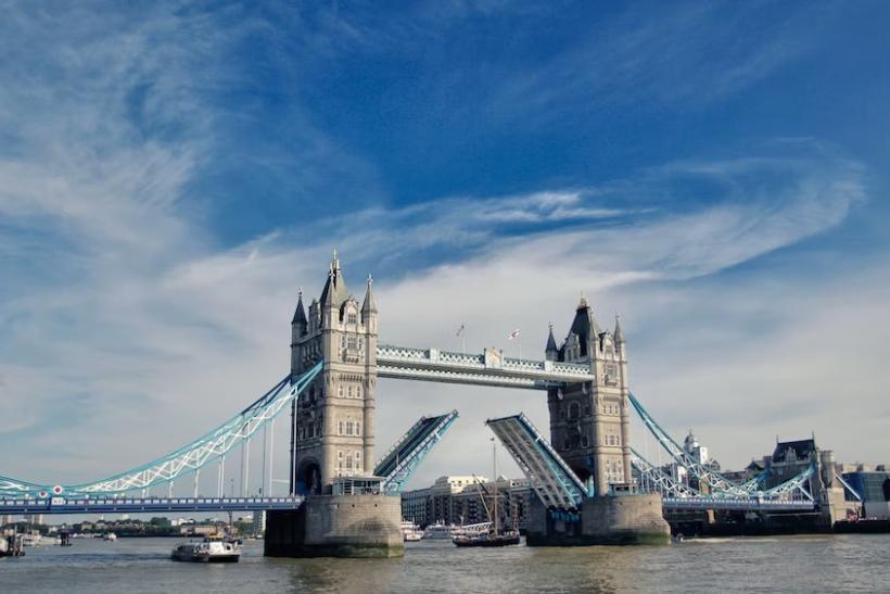 Tower Bridge. Londýn