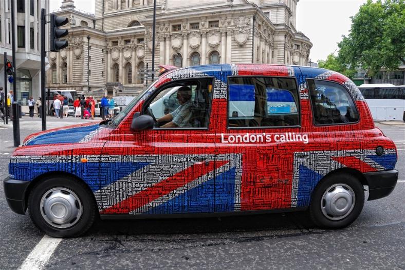 Taxík vo farbách Británie. Londýn