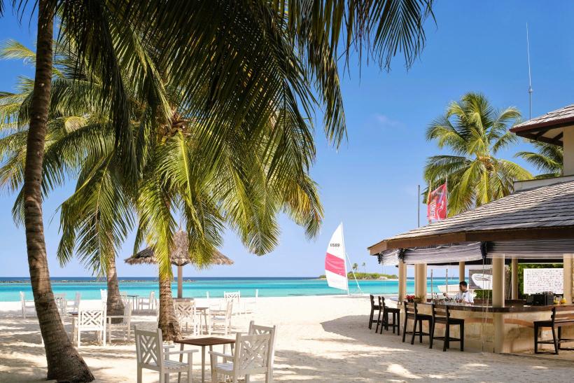 Beach bar hotela Paradise Island Resort & Spa - Villa Nautica, Maldivy