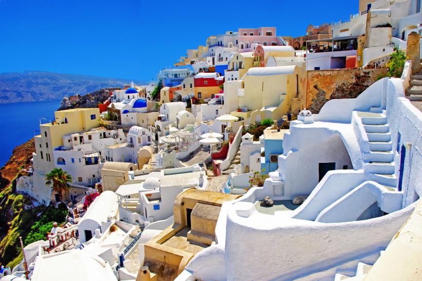 Biele domčeky na Santorini.