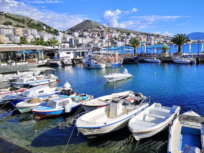 Saranda s prpístavom a pobrežnou promenádou