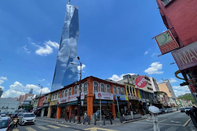 Merdeka 118 a koloniálna časť v Kuala Lumpur.