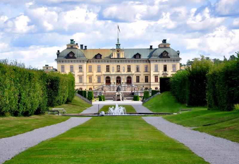 Kráľovské sídlo a park.