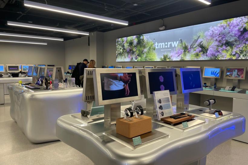 Moderné technológie v predajni tm:rw v New Yorku.