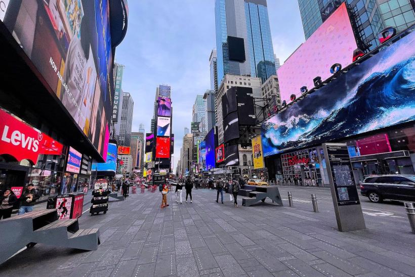 Ranné Times Square v New Yorku.