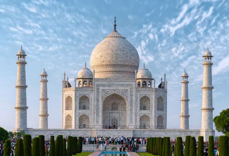 Biela stavba Tádž Mahál.