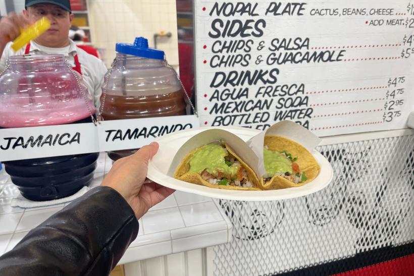 Tacos v reštaurácii Los Tacos v New Yorku.