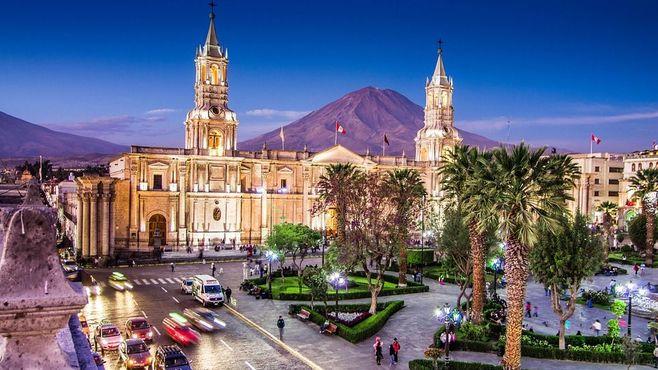 Biele peruánske mesto Arequipa