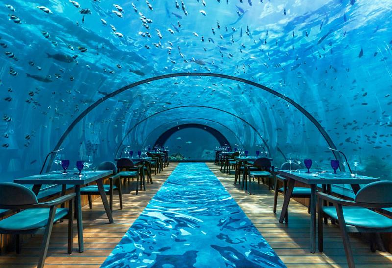 Podmorská reštaurácia v rezorte Hurawalhi Island.