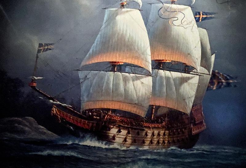 Drevená loď Vasa namaľovaná podľa doby 17. storočia v múzeu Vasa.