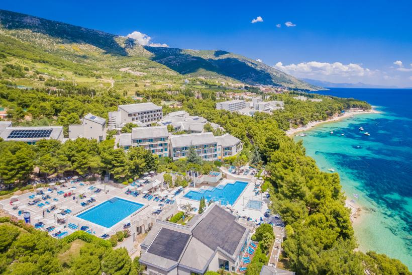 Bretanide Sport & Wellness Resort na ostrove Brač v zeleni.