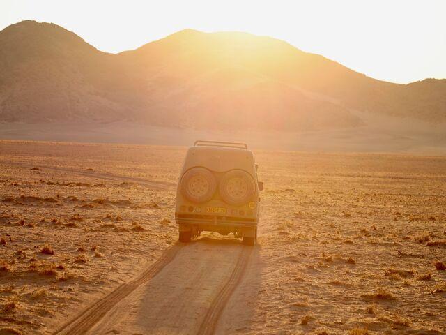 jeep na púšti