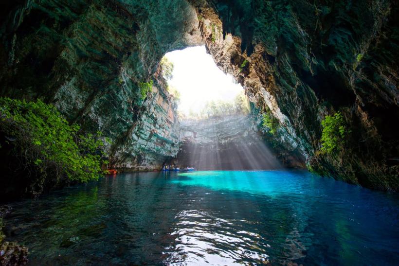 Krásna jaskyňa nýmf Melissani na Kefalónii