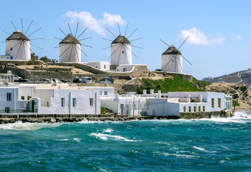 Veterné mlyny na ostrove Mykonos.