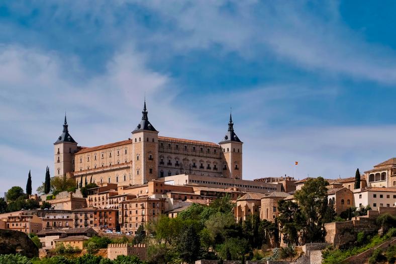 Stredoveké mesto Toledo s historickými budovami. Španielsko