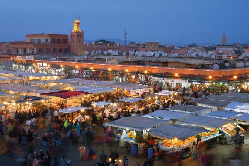 Tradičné miesto, ktoré pri návšteve Marakéšu nesmiete obísť, je trh na námestí Jema el Fna. FOTO: depositphotos.com