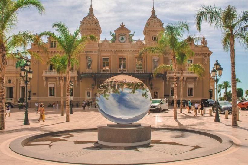 Kasíno - námestie. Monte Carlo.