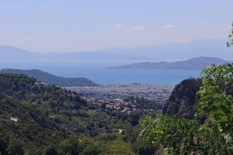 Pohorie Pilio a pohľad na mesto Volos