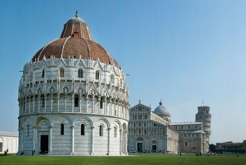 Námestie Piazza dei Miracolli