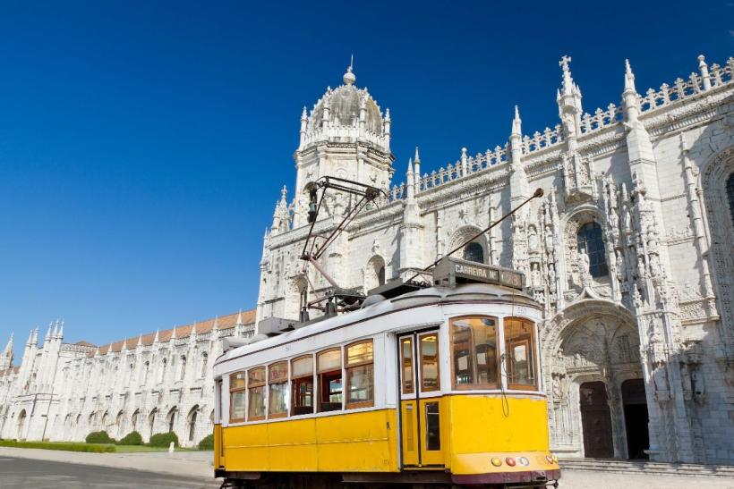 Lisabon je mesto, ktoré bolo založené na siedmich kopcoch a na mnohých turistov pôsobí ako lunapark. FOTO: depositphotos.com