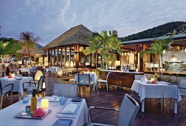 Vonkajšia reštaurácia hotela Raffles, Seychely.