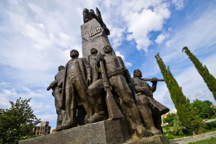 Pamätník nezávislosti v meste Vlora.