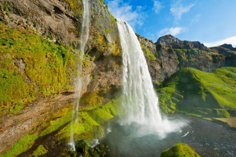 Vodopád Seljalandsfoss