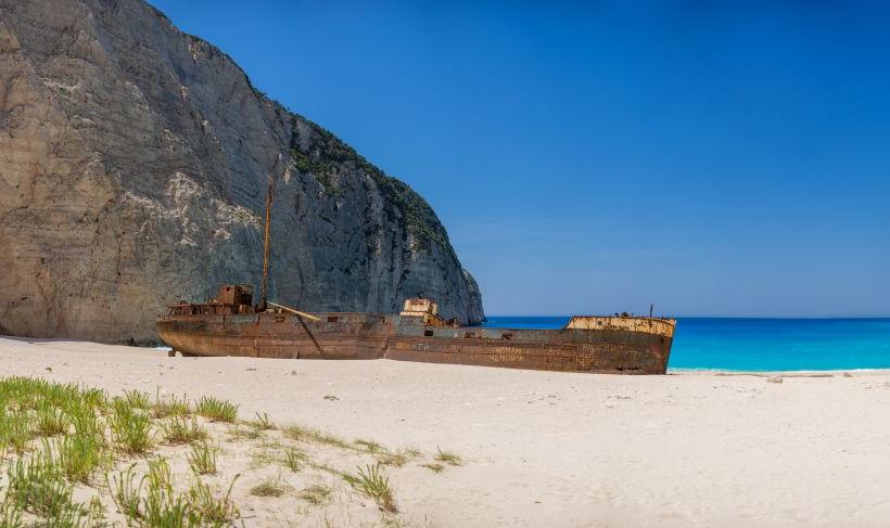 Stroskotaná loď na pláži Navagio. Zakyntos