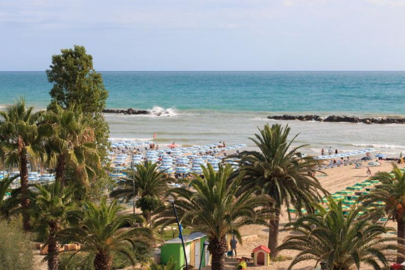 Pláže v Riviera della Palme plné paliem