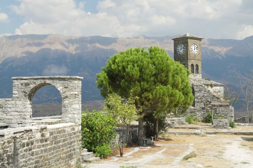 Veža s hodinami v meste Gjirokastra