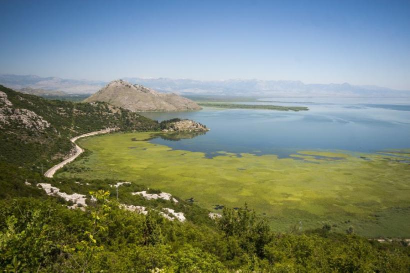 Skaderské jazero v blízkosti mesta Skader
