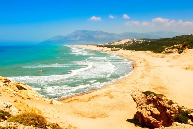 Patara Beach na stredomorskom pobreží Turecka.