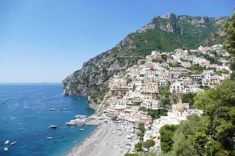 Pláž medzi mestami Amalfi a Positano