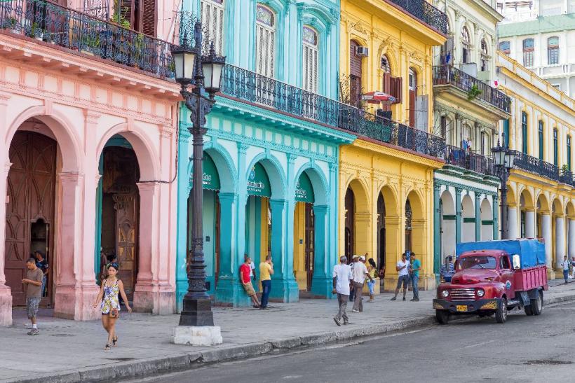 Ulica plná farieb. Kuba