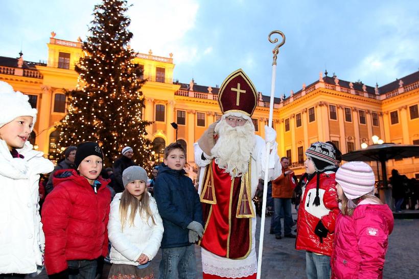 Mikuláš s deťmi v Schönbrunne