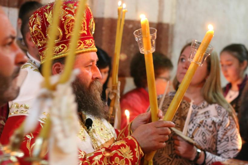 Farár v ortodoxnom kostole v Severnom Macedónsku.