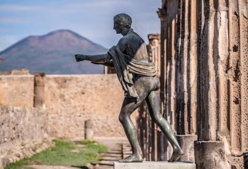 Antická socha starý chrám a meste Pompeje.