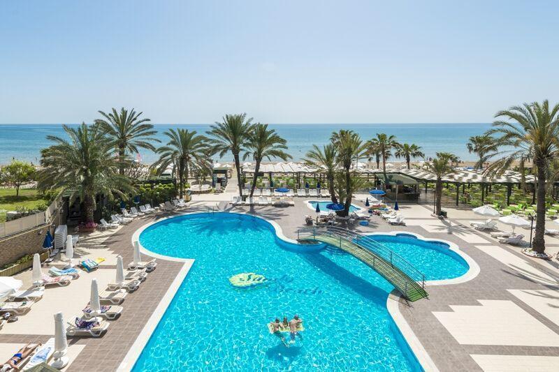 Sandy Beach Hotel **** bazén